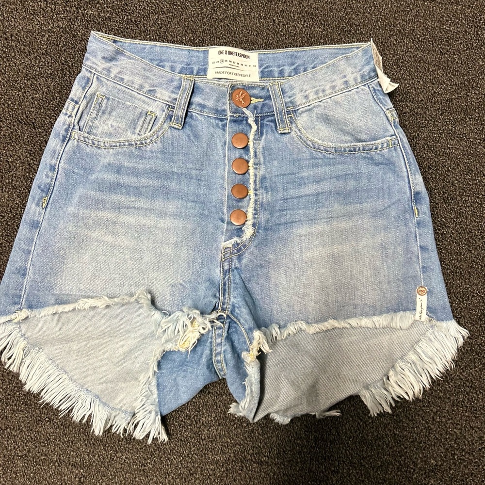 One Teaspoon for free people Blue Distressed Jean Shorts, high waisted BONITAS